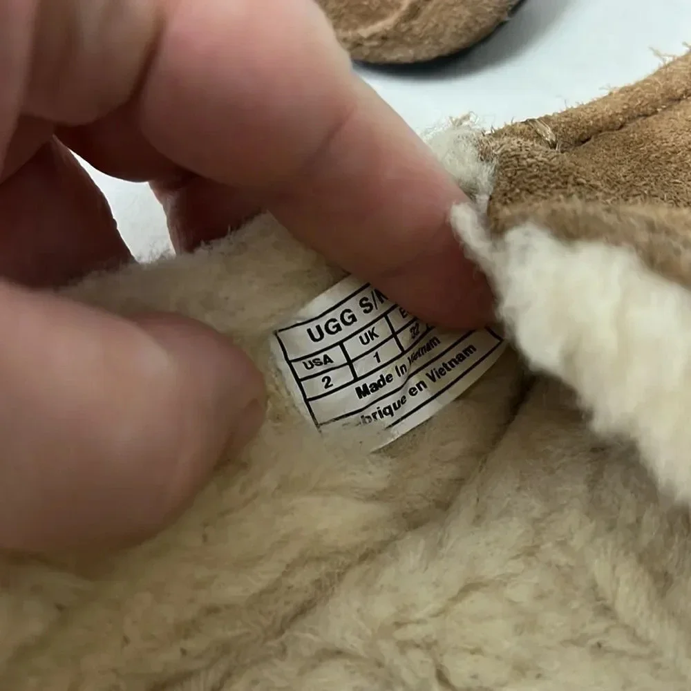 UGG Australia Kids Chestnut Genuine Suede, Sheepskin Wool Loafer Slippers Size 2